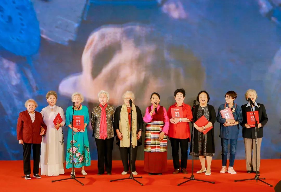 星誠視野總經(jīng)理張立受邀參與2021中國品牌節(jié)第十四屆女性論壇，并和聯(lián)合國前副秘書長沙祖康親切交流；