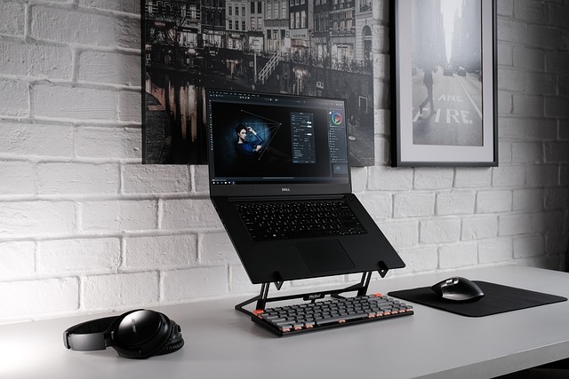 1759150829311983.jpg laptop-6332543_640.jpg